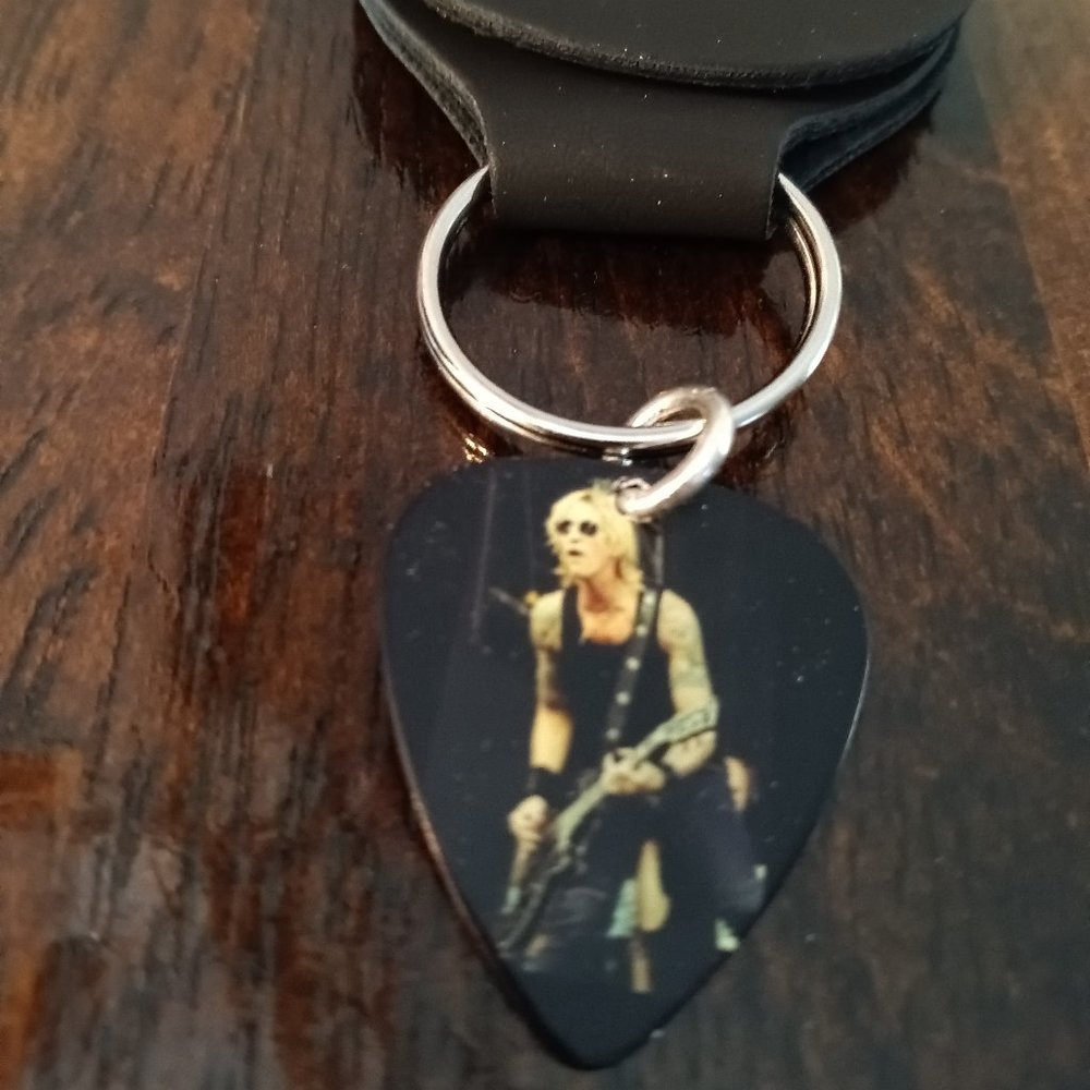 GUNS N ROSES DUFF MCKAGAN GUITAR PICK KEYC
